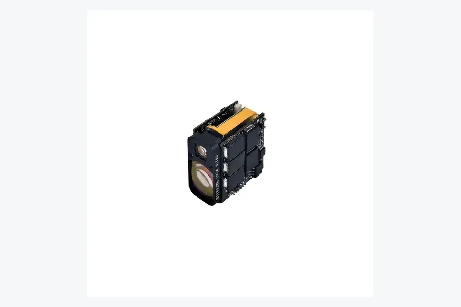 Kompaktes Lumexis-Laser-Entfernungsmesser-Modul auf neutralem weißem Hintergrund für den UART-Integrationskontext